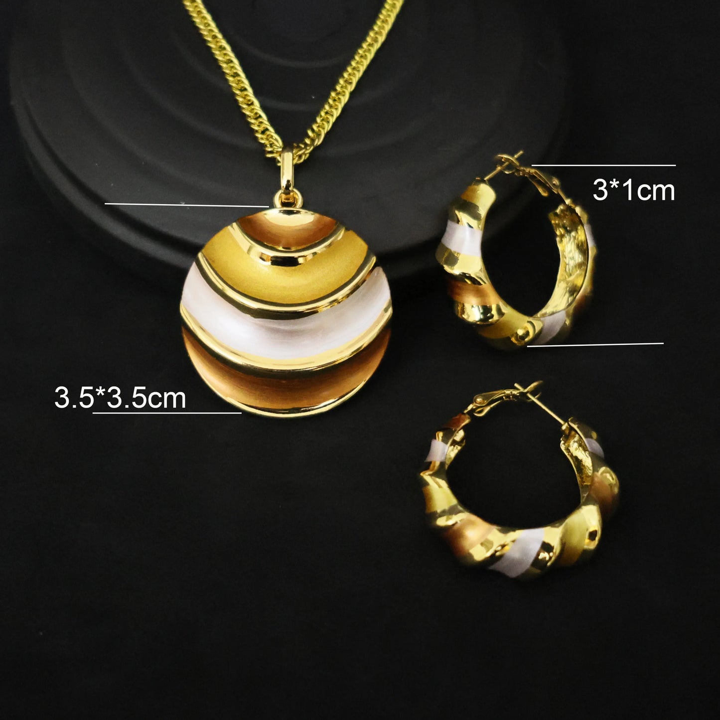 Shine on your big day with this 18K gold-plated Italian wedding jewelry set.