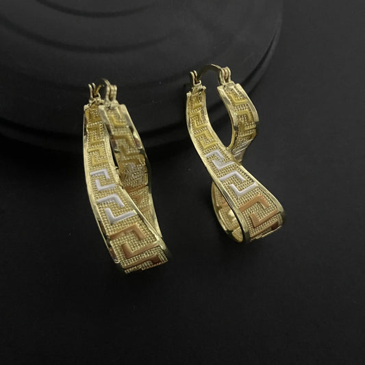 Shine on your big day with this 18K gold-plated Italian wedding jewelry set.