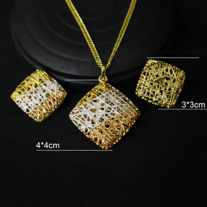 Shine on your big day with this 18K gold-plated Italian wedding jewelry set.