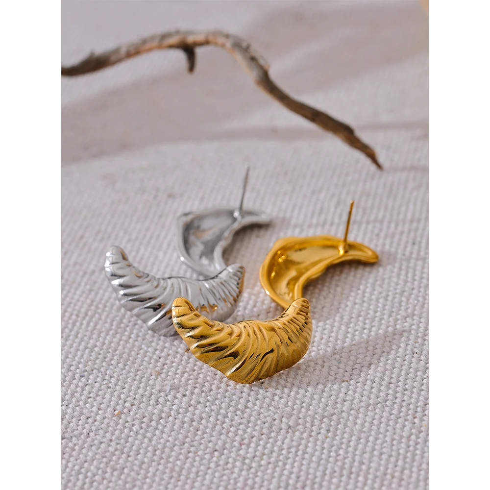 Elysium Stainless Steel Croissant Moon Stud Earrings for Women Anti Allergy Metal Charm Popular Jewelry 18K Gold PVD Plated