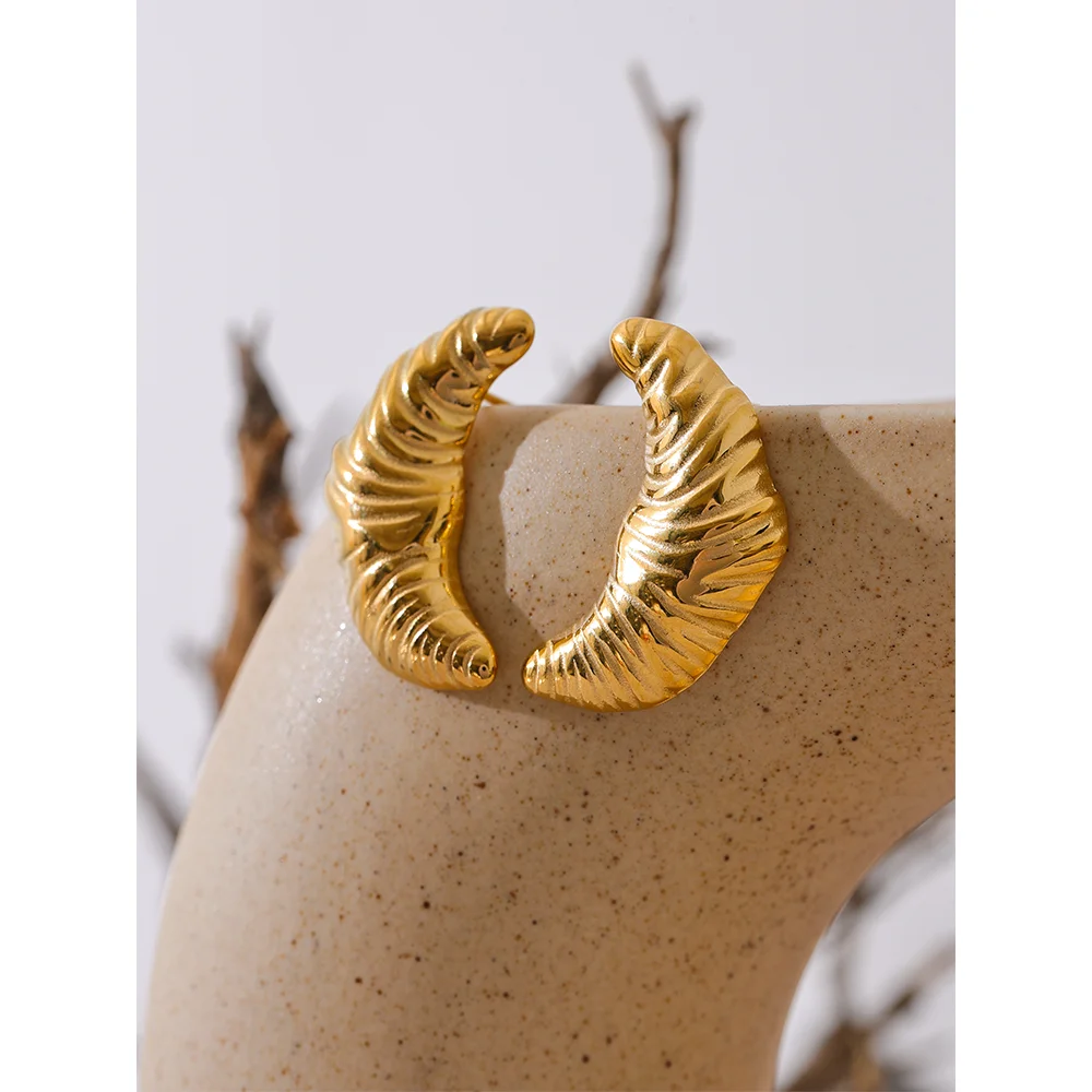 Elysium Stainless Steel Croissant Moon Stud Earrings for Women Anti Allergy Metal Charm Popular Jewelry 18K Gold PVD Plated