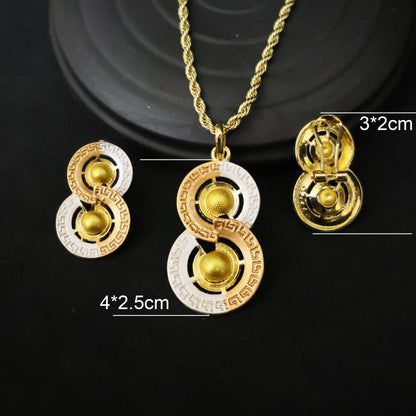 Shine on your big day with this 18K gold-plated Italian wedding jewelry set.