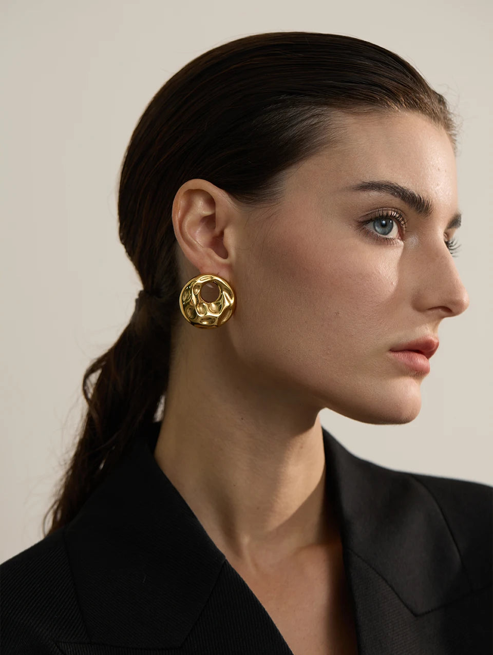 Elysium  New Hammer Stainless Steel Metal Round Hollow Stud Earrings for Women Individualistic Versatile Jewelry Waterproof Gift