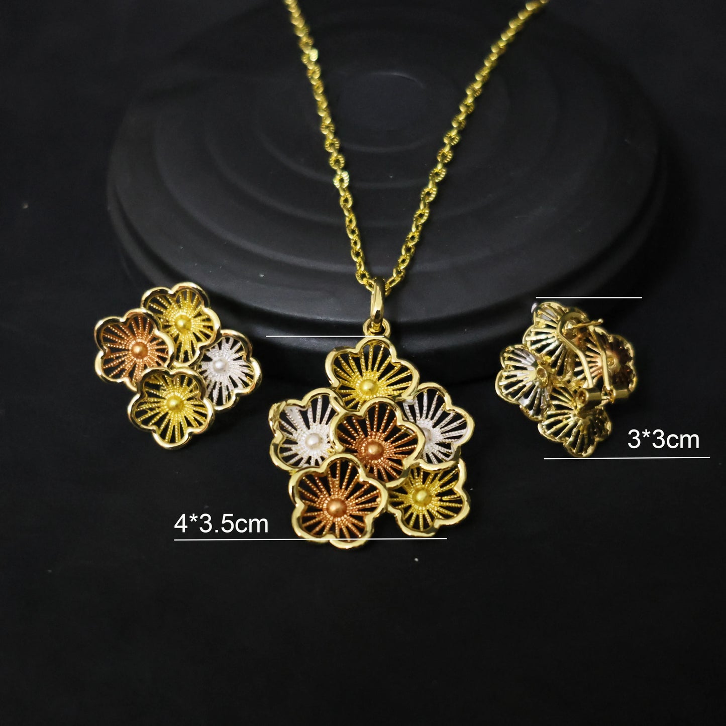 Shine on your big day with this 18K gold-plated Italian wedding jewelry set.