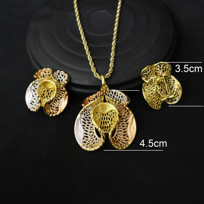 Shine on your big day with this 18K gold-plated Italian wedding jewelry set.