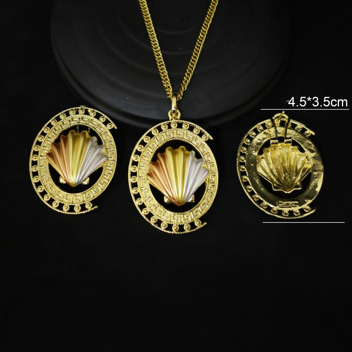Shine on your big day with this 18K gold-plated Italian wedding jewelry set.