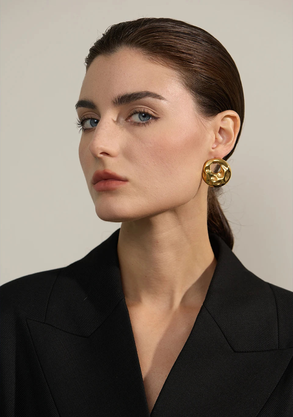 Elysium  New Hammer Stainless Steel Metal Round Hollow Stud Earrings for Women Individualistic Versatile Jewelry Waterproof Gift